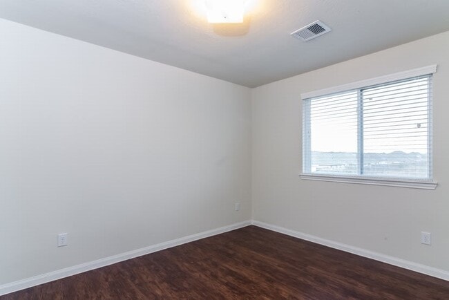 Building Photo - 6111 El Oro Dr