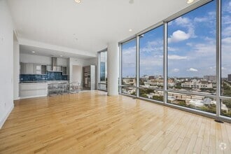 Building Photo - 2727 Kirby Dr