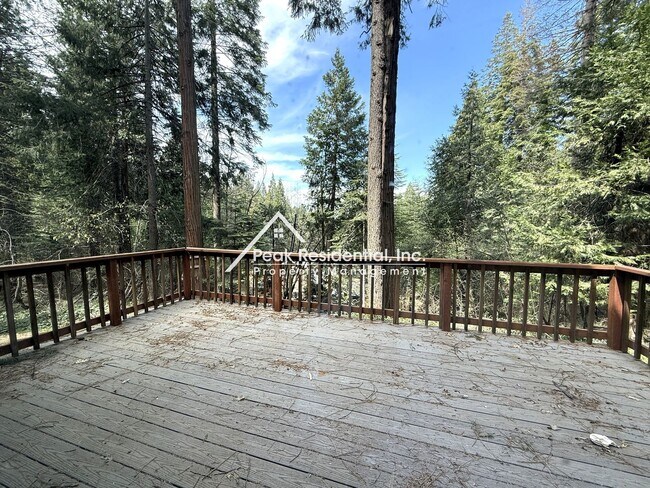 Building Photo - Fantastic 3bd/1.5ba Camino home with 2 Car...