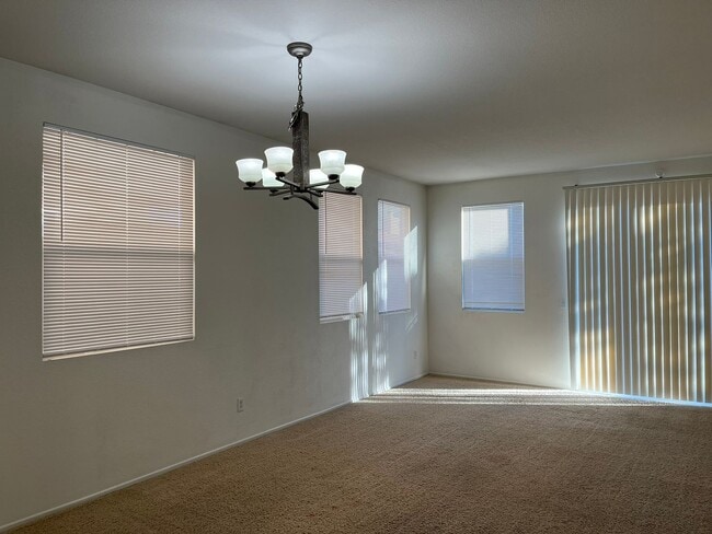 Foto del edificio - 3 bedroom- 2 bath Home in Victorville!