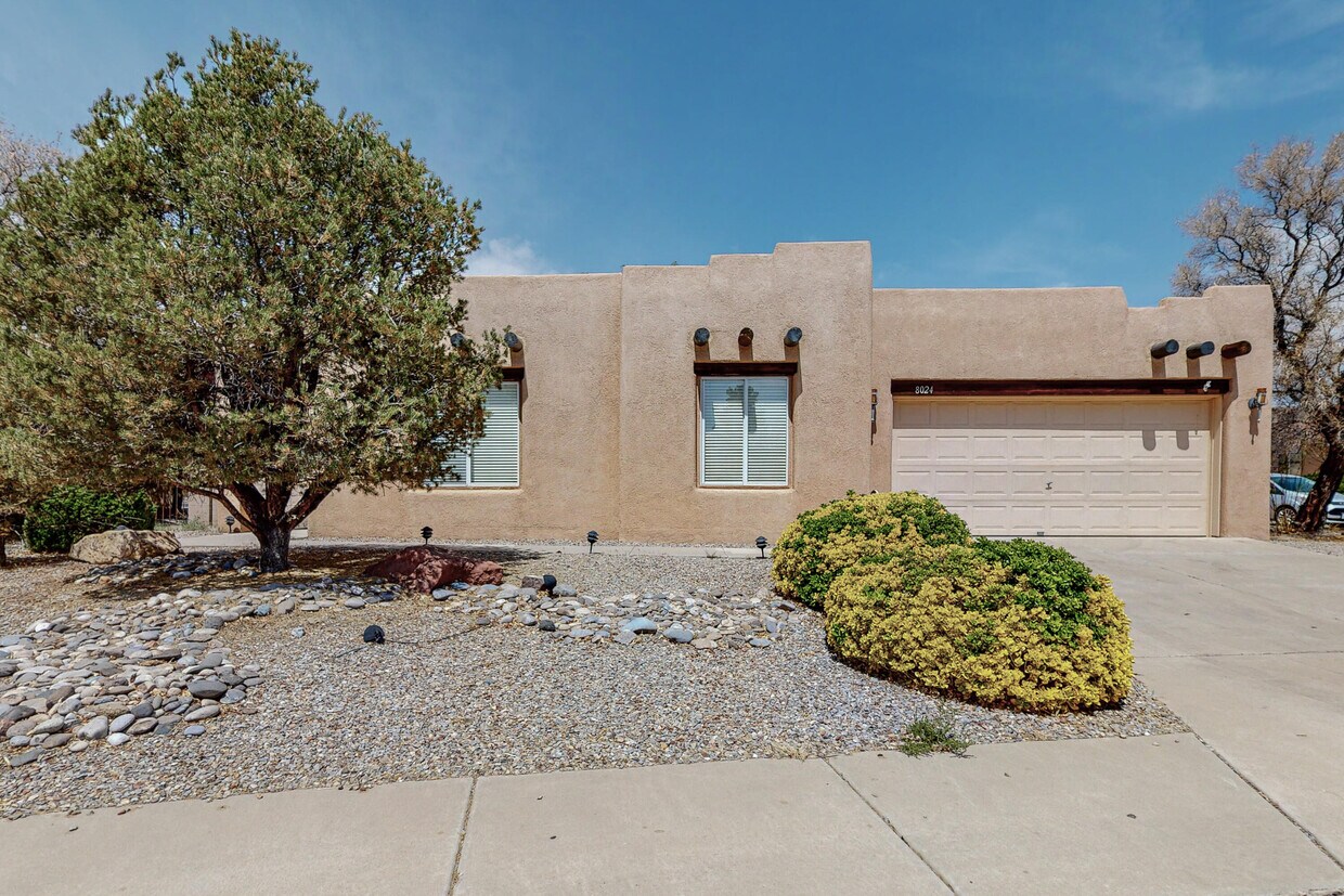 Primary Photo - 8024 Petroglyph Ave NW