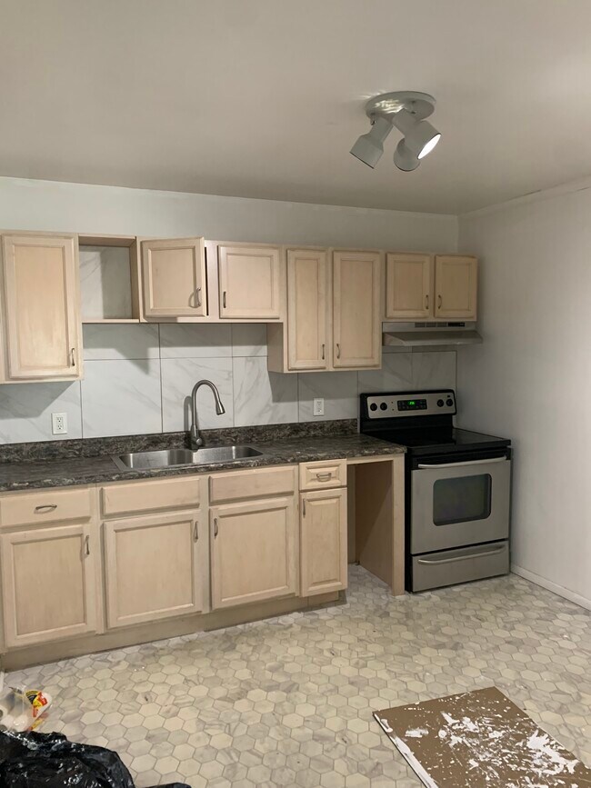 Building Photo - 63 Harris St