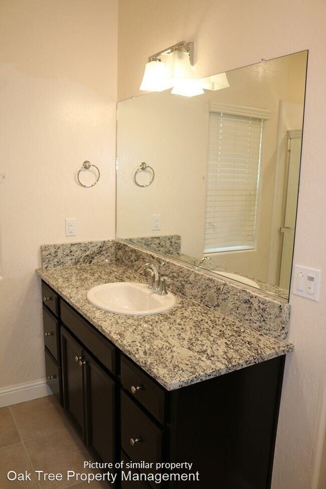 Foto del edificio - 3 br, 2 bath House - 6895 E. Fedora Avenue