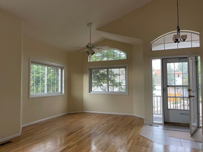 Building Photo - 4 Bedroom, 3.5 Bathroom Family Home in Bou...