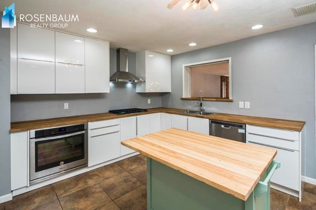 Building Photo - 1508 W Capri Ave