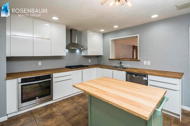 Building Photo - Charming 4-beds, 2-baths single-level home nestled in Mesa!