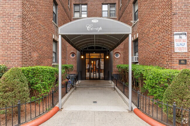 Entrance. - 1730 E 18th