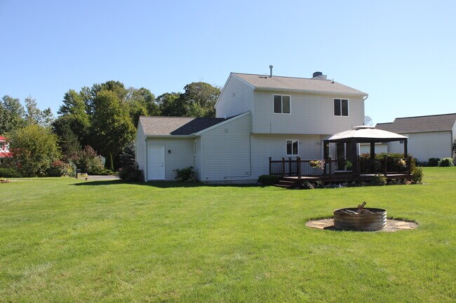 Foto del edificio - 8971 Lonetree Ct NW