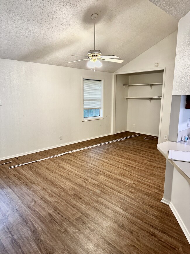 Building Photo - 130 Cedarbrook Dr