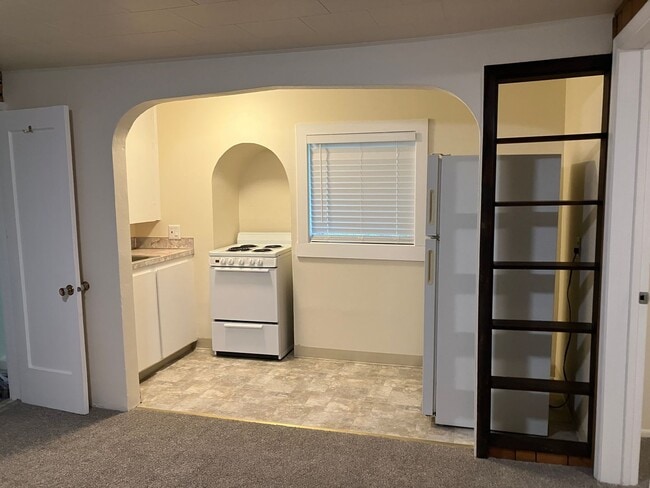 Building Photo - 803 N Main St