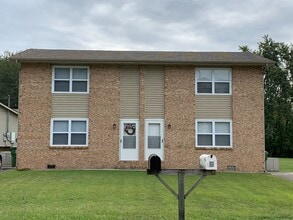 Building Photo - 2301 Pinewood Dr