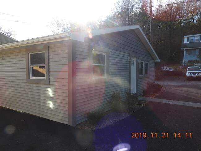Building Photo - 7 Shore Ct