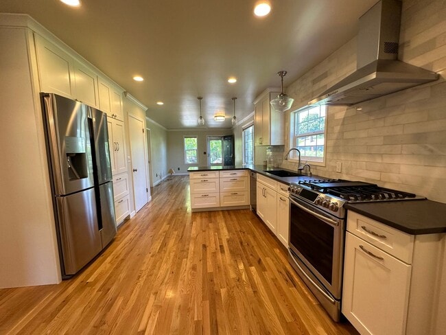 Building Photo - 6204 SE 46th Avenue ~ Exceptional Portland...