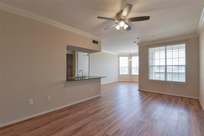 Building Photo - 7575 Kirby Dr
