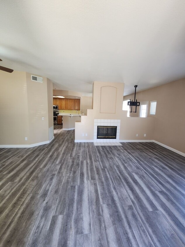 Primary Photo - Gorgeous & Spacious 3Bd/2.5Ba, 1,679 SqFt,...