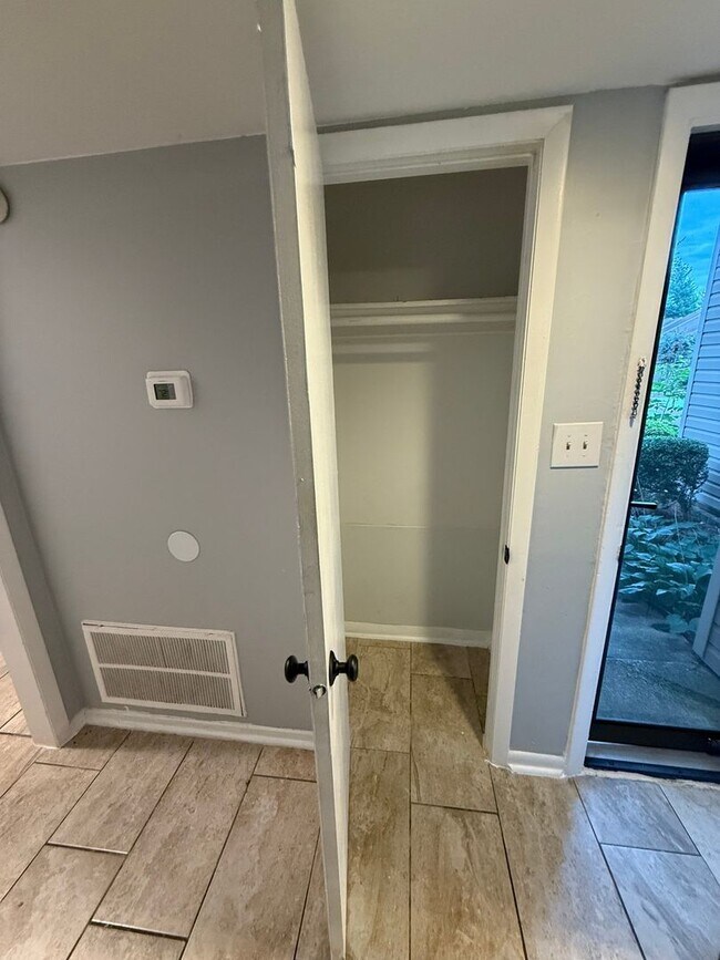 Foto del edificio - Charming 3BR Townhome in Greensboro