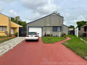 Building Photo - 2410 SW 87th Terrace