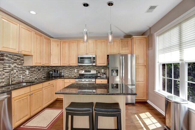 Foto del edificio - 594 Saint Andrews Pl