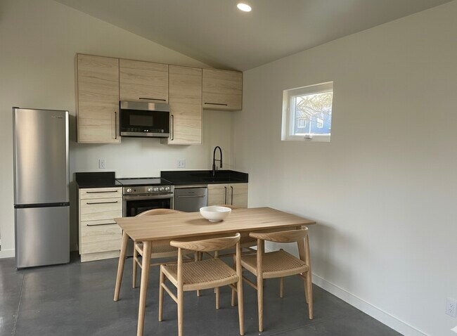 Foto del edificio - 1110 Waneetah Ave