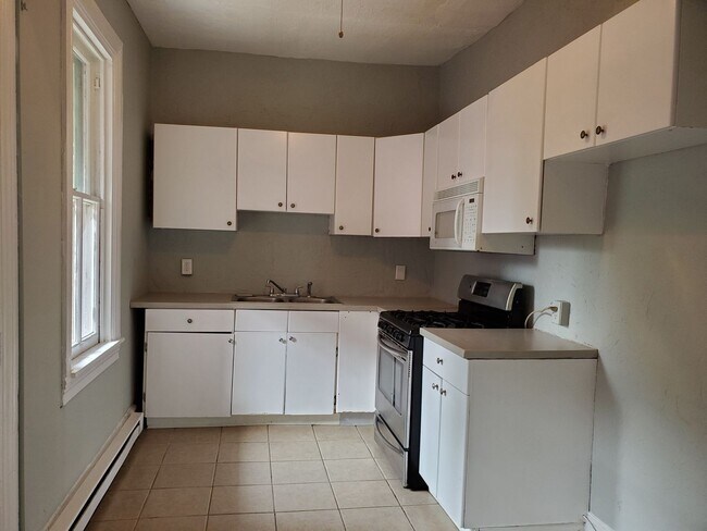 Building Photo - 4 Bedroom 1.5 Bath Home in Lancaster City