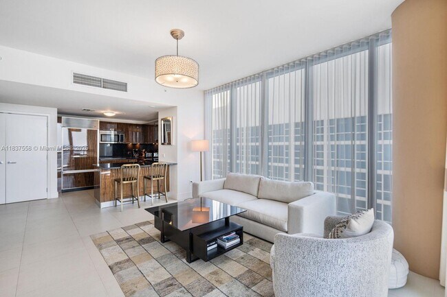 Foto del edificio - 6899 Collins Ave