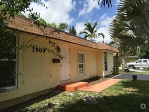 Building Photo - 7903 NW 73rd Ave