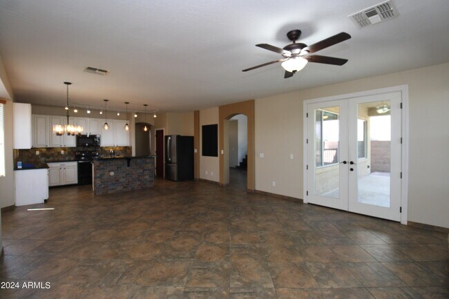 Building Photo - 6231 S Cottonfields Ln