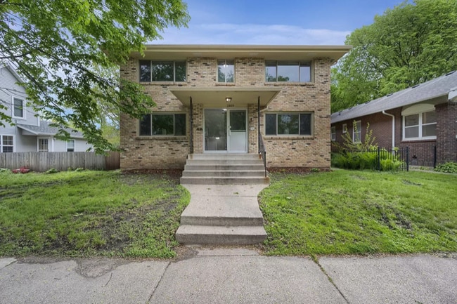 Building Photo - 2809 S 31st Ave