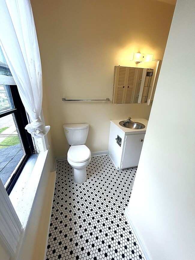 Building Photo - 46 N Prospect St