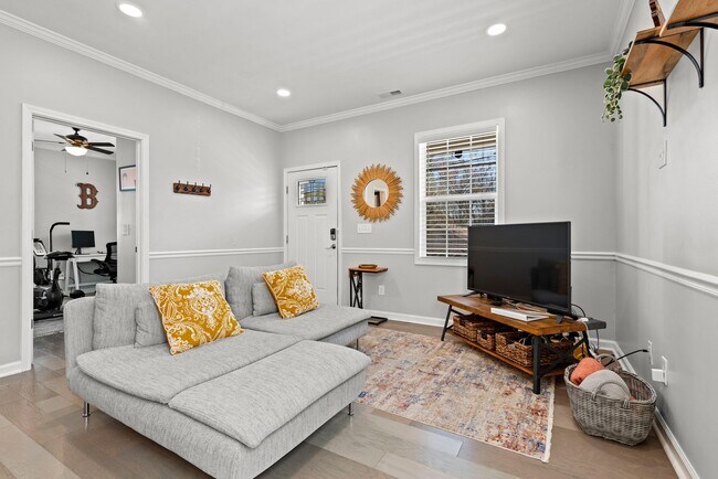 Building Photo - Gorgeous Home in Durham!