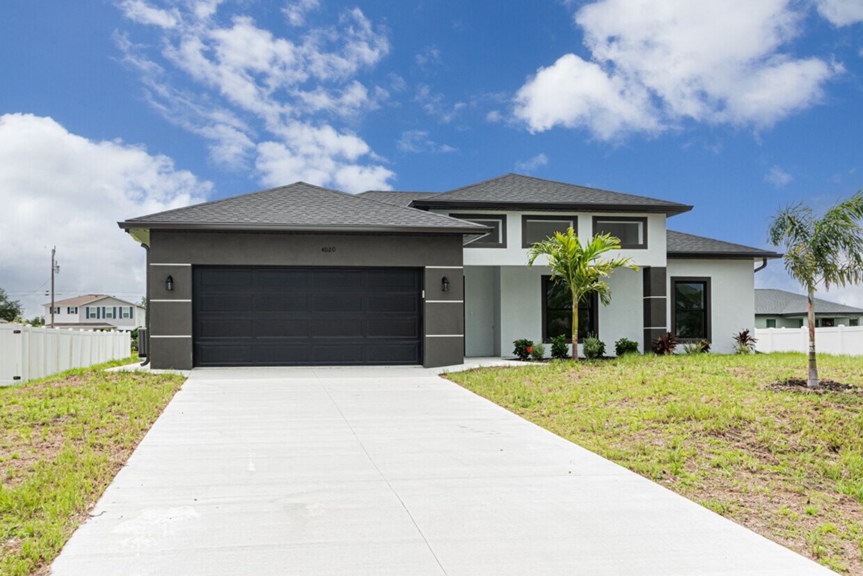 Foto principal - LARGE 4 BEDROOM-3 BATHROOM-2 CAR GARAGE-CA...