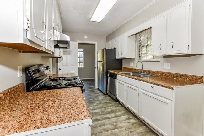 Building Photo - 529 Bradley Dr