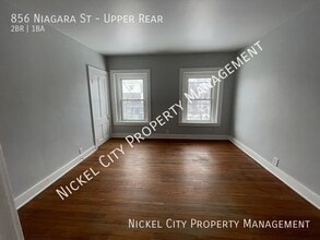 Building Photo - 856 Niagara St