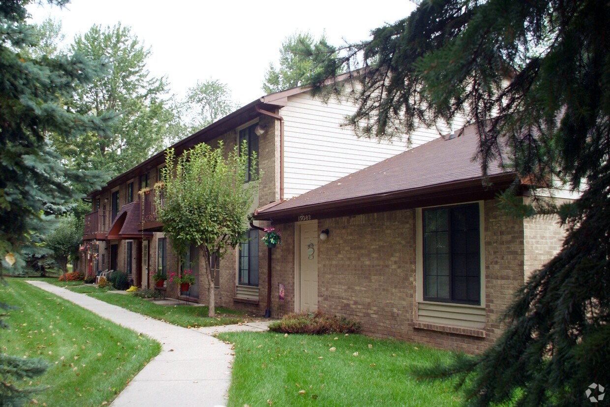 Building Photo - 15083 Fairfield St