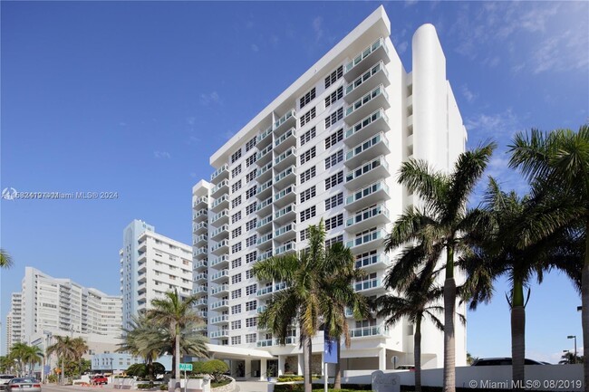 Foto del edificio - 6917 Collins Ave