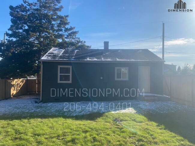 Foto del edificio - Charming Rambler 2-Bedroom Home with Fully Fenced Yard in Bremerton!