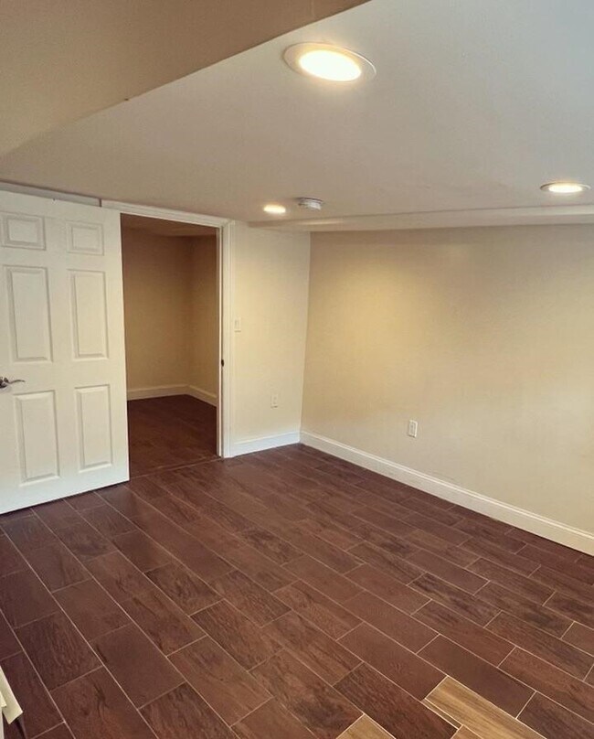 Building Photo - 408 Woodlawn Ave