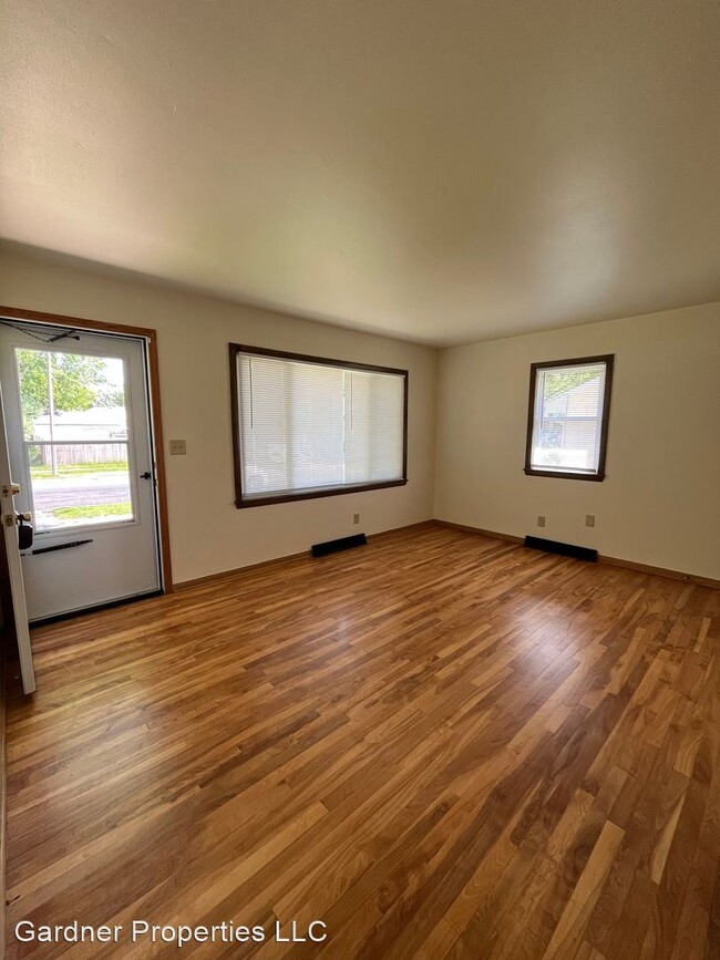 Building Photo - 3 br, 1 bath House - 8117 W. Custer Avenue