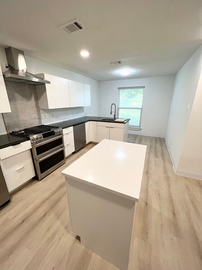 Building Photo - 9241 Markanne Dr