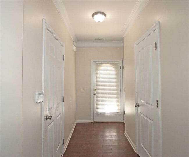 Foto del edificio - 315 Lakeside Ln