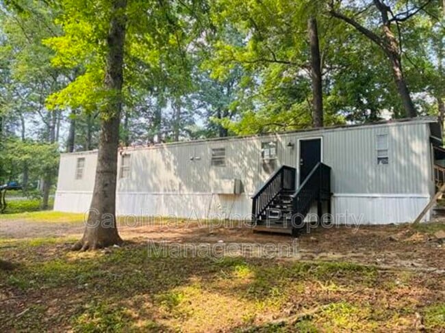 Building Photo - 143 Bluebird Ln
