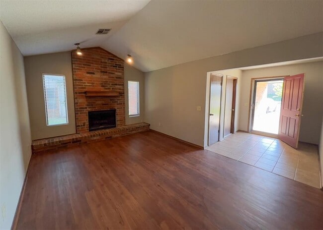 Building Photo - 1303 N Fretz Ave