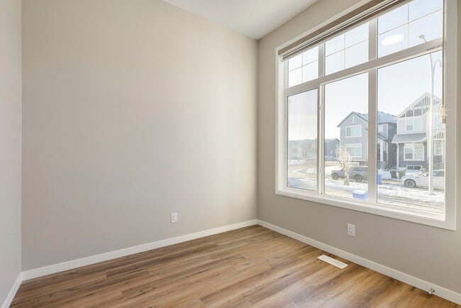 Building Photo - 110 Magnolia Vw SE