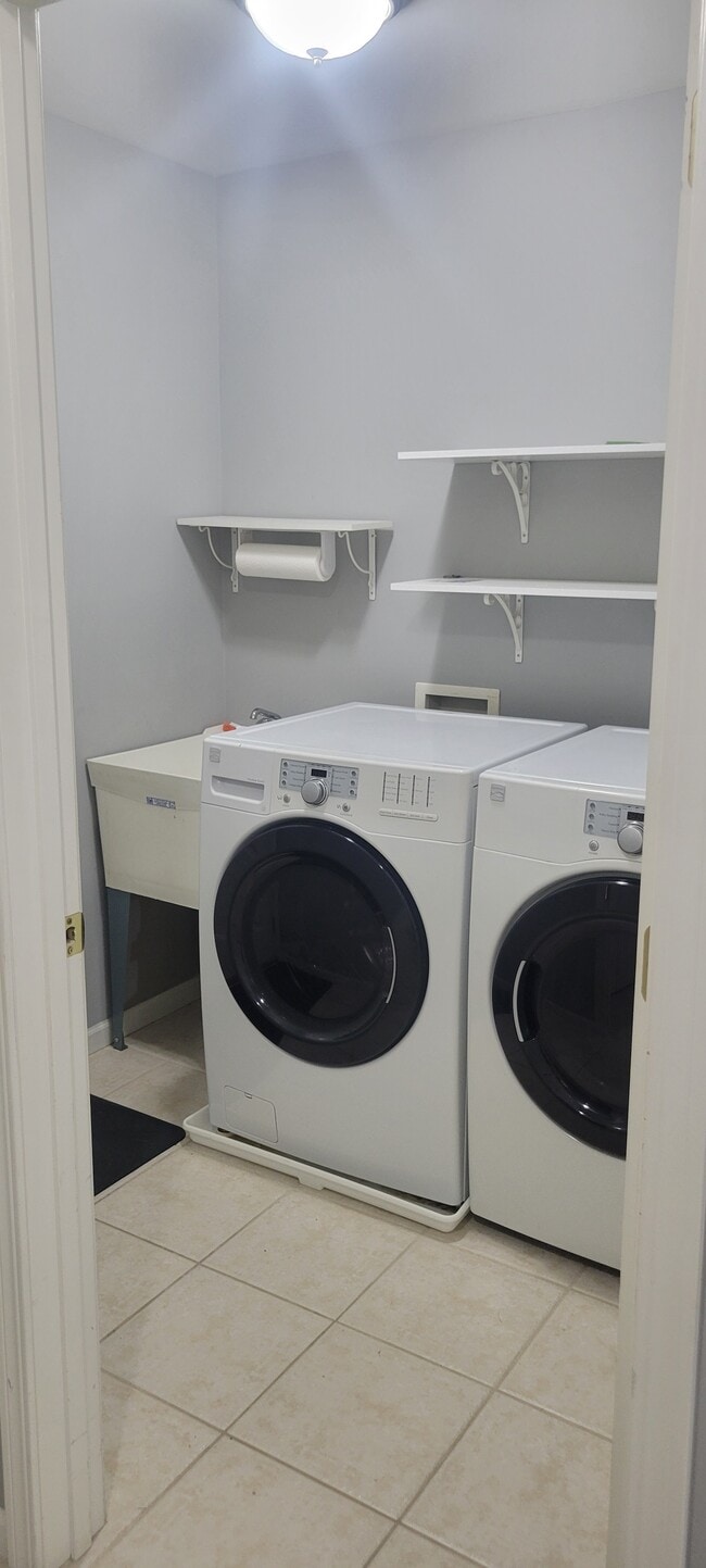 Laundry room - 10371 Player St