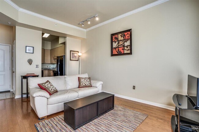 Building Photo - 3225 Turtle Creek Blvd