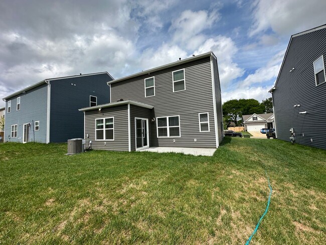 Foto del edificio - BRAND NEW 2026 Build! Modern Bungalow in the Heart of Maryville