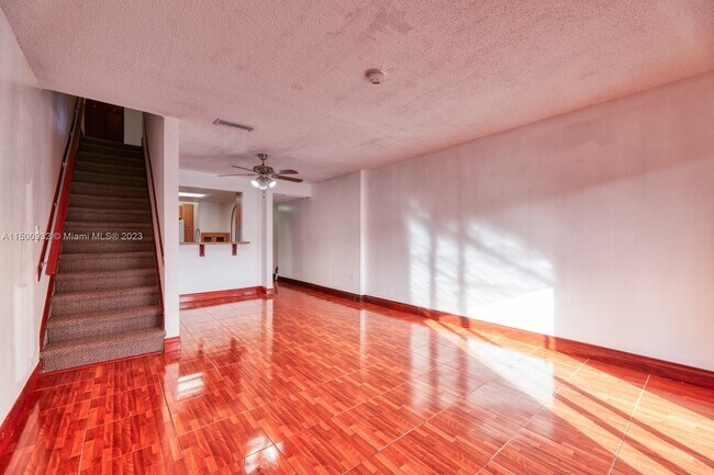 Building Photo - 840 SW 105th Ave