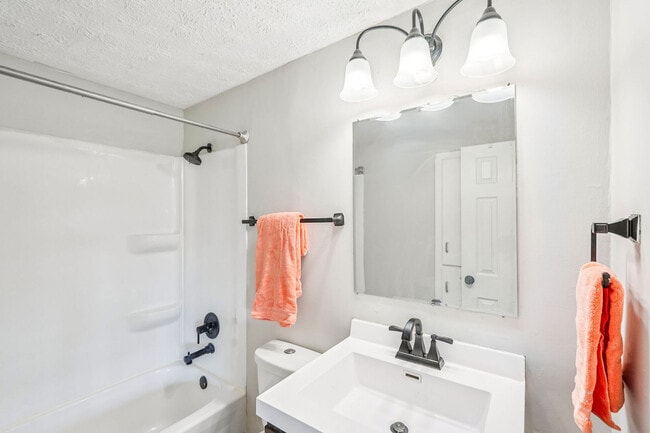 Foto del edificio - Columbus Crossing Townhomes