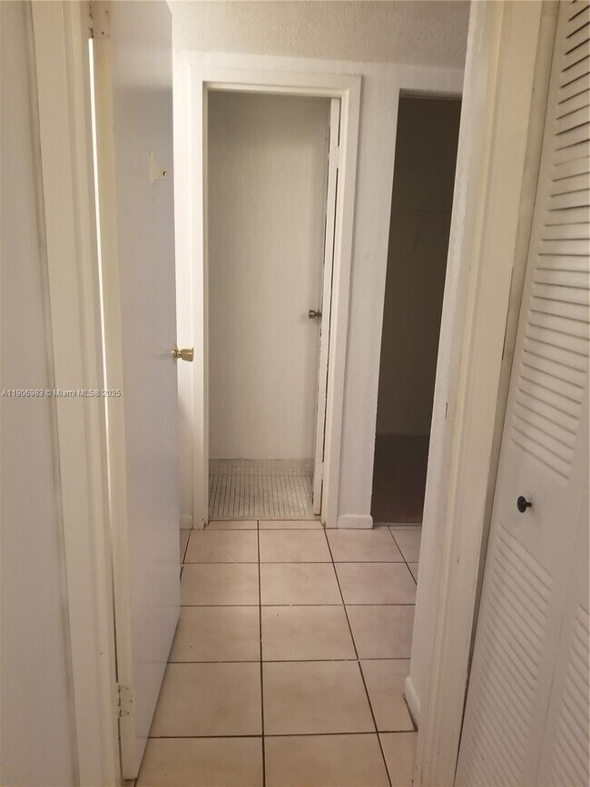 Foto del edificio - 4384 NW 9th Ave