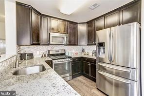 Building Photo - 223 Breeders Cup Dr